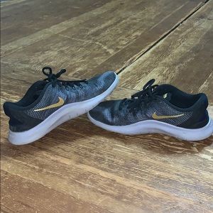 Nike Flex Run Tennis Shoes